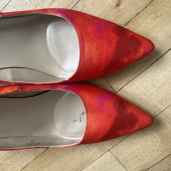 UNISA ‘Calley2’ Pointed‎ Toe red abstract Womens kitten heels Size 8 M - Picture 5 of 9